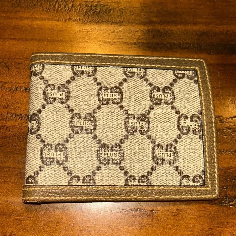 Gucci Vintage Men’s Wallet impeccable